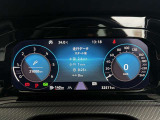 【Digital Cockpit Pro】高解像度ディスプレイによるフルデジタルメータークラスター。基本の速度計とタコメーターの表示に加え、中央にドライビングデータなどを少ない視線移動で視認できます。