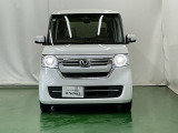 LEDヘッドライトを装備しています。LEDヘッドライトはとても明るく、雨の日や夜間走行も安全・安心です。オートライトコントロール付きで周囲の明るさに応じて自動で点灯・消灯します