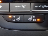 運転席にはシートヒーターが装備されています。温度調整も「Hi/Low」の切り替えができお好みの設定で快適なドライブを楽しめます。