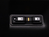 装備されているビルトインタイプのETC車載器です。セットアップしてからご納車致します。ETCカードを差し込めば高速道路の出入り口ゲートを楽々通過出来ます。