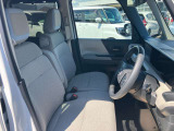 運転席まわり◆運転席からの視界が左右に広く隅々まではっきりと見渡せます!クルマの前端も把握しやすく安心して運転できます!