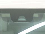 ◆Honda SENSING◆ カメラ等装置で精度の高い検知能力を発揮、安全運転を支援します。ステアリング上のコントローラーに注目!