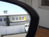 「後側方車両検知警報」付き。斜め後ろから近づく車両を検知したら、ミラーにマークが光り知らせてくれます☆
