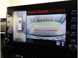 バックガイドモニターで、後方を確認しながら安心して駐車することができます。運転初心者も熟練者も必須の機能ですよ!