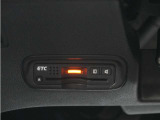 スマートインターチェンジを利用するに必須なETC車載器も付いています。あとはETCカードを差していただくだけで、煩わしい料金所でのお支払いも不要となります。