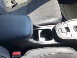 運転席と助手席の間にドリンクホルダーがあるので飲み物の置き場に困ることは少なくなりますね!