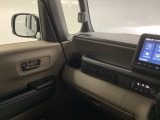 収納スペースが多く、日常の荷物や買い物にも対応。使い勝手の良い設計で、軽自動車とは思えない収納力を発揮します。【N-BOXジョイ】