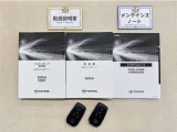 基本操作はもちろん、最近の車は装備もどんどん進化しているので困った時に役立つ取扱説明書、整備歴が確認できるメンテナンスノートが付いてます。安心ですね☆☆