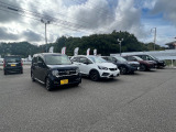 広い敷地に常時50台以上の在庫を揃えております☆万一、お気に入りのお車が見つからなければ、オークション等での買いつけも行っておりますのでスタッフへご相談ください。