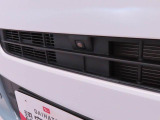 このお車はパノラマモニターが付いています。駐車や幅寄せ等楽になります。対応できる純正カーナビがおすすめです。