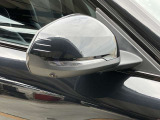ドアミラーにはLEDウインカーが埋め込まれており、対向車からの視認性を高めております。