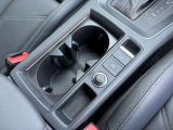 電子式パーキングには、オートホールド機能があり信号待ちなどでのブレーキをホールドしてくれ運転の負担を軽減してくれます。