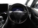 各操作スイッチなどもハンドルから手を放すことなく操作可能で安全運転に支援いたします!