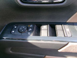 パワーウインドウなので、運転中でも安全に窓の開閉ができますよ!