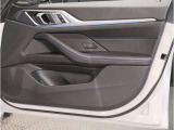 当社BMW認定中古車は全車保証付きでございます。また保証料金や整備費用はお見積書内の諸費用・税金に追加計上する事はございません。認定中古車保証付きのお支払総額でお見積りご依頼の上、他店とお比べください
