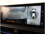パノラミックビューモニター付きです。車両を上から見たような映像をディスプレイオーディオ画面に表示。運転席からの目視だけでは見にくい、車両周辺の状況をリアルタイムでしっかり確認できます。