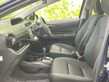 ドライバーの視界を確保する、広々とした室内空間。操作しやすい配置で、運転に集中できます。快適なドライブをサポートします。