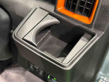 運転席側掘り込み式カップホルダー