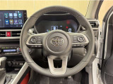 ステアリングスイッチ搭載!手を離さずに手元のスイッチでさまざまな操作が可能。運転中、視線をそらさなくても操作ができて安全です!