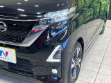 【LEDヘッドライト】悪天候や夜間走行時も良好な視界を確保し安心して運転できる高輝度LEDヘッドライトを装備!点灯速度が早く、消費電力も抑えられています。