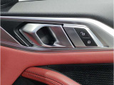 車の乗り降りの際に必ず触るドアハンドルです。使用感が気になる方はお気軽にお申し付けくださいませ。