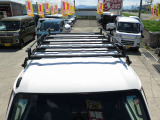 ルーフキャリア付き!長尺物や車内に積みにくい荷物の運搬にも便利です。