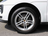 F:235/55R19、R:265/50R19