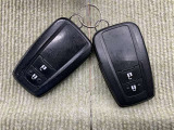 手荷物が多いときでも、スマートキーをバッグやポケットに携帯していれば、キーを取り出すことなくドアの解錠・施錠ができます