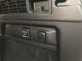 100Vの充電やシガー電源がこちら使用できます。