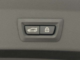 オートマチックトランクオペレーション付きでスイッチ操作による開閉が可能です。