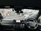 高めのシートポジションは全方位で視界が広く運転操作も安心して行えますよ。