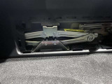 万が一の時に備えて搭載されている車載工具(ジャッキ)