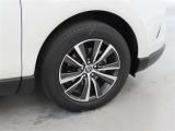 装着タイヤサイズは、225/60R18です。純正アルミホイールを装着しております。