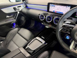 <メルセデスの認定中古車「サーティファイドカー」には、最大100項目にも及ぶ点検・整備項目が設定されています>