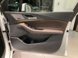 BMWの剛性感ならではの、重厚感あるドアの開閉音をぜひご体感ください。