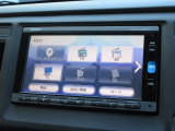 ナビゲーションは純正メモリーナビ(VXM-164VFi)を装着しております。AM、FM、CD、DVD再生、Bluetooth、フルセグTVがご使用いただけます。初めて訪れた場所でも安心ですね!