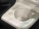 (前席/掘り込み式)ホットカップホルダー☆保温付で温活が車内でも実現♪600mlのペットボトルまで対応しておりスイッチ1つで温かい飲み物は保温を、冷たい飲み物は常温にしてくれます