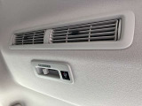 プラズマクラスター搭載のリアシーリングファンで前席のエアコンの風を後席にも送り車内全体の冷暖房効果を早めます。