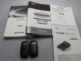 取説・メンテナンスノート・スマートキーの3点セットです。