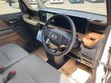 運転席まわりは機能的で操作しやすいです。