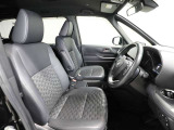 ゆったり室内で運転もしやすいです♪使い勝手の良い配置も考えられています!!