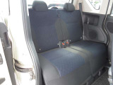 ドアの開口部が大きく開くので、チャイルドシートのお子様の乗降や荷物の積載もスムースです。