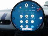 ◆インスツルメント・パネルのエレガントなデザインは、BMW特有の水平ラインで構成され、室内空間に端正な印象をもたらします。人間工学に基づいてレイアウトされた重要な操作系統は、直観的な操作が可能です◆