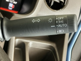 【オートライト(AUTO)】外の明るさをシステムが感知して、自動でヘッドライトが点灯します!ヘッドライトをつけ忘れを防ぐ便利機能です