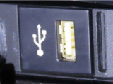 USB端子を装備しております。
