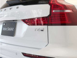 ワンペダルドライブとAWDが、V60 plug-in hybridの俊敏なパフォーマンスの源です。リラックスしたまま、なめらかで力強いパワーフィールをご堪能ください。