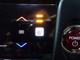 運転席と助手席には、【シートヒーター】が装備されています。温度調整も切り替えができお好みの設定で快適なドライブを楽しめます。腰から下が暖まると、暖房よりも体があったまりますよ。