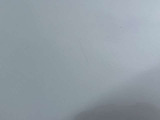 ボンネットに線キズがあります。