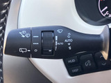 視界をクリアに保つための操作系。雨天時でも安心して運転できる機能を備えています。ワンタッチでワイパーを起動でき、運転をサポート。