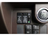 両側電動スライドドアはドアの直接操作以外にも運転席からのスイッチ操作やリモコン操作でも開閉が可能!狭い駐車場などでもドアの開閉が楽々・安心ですね!